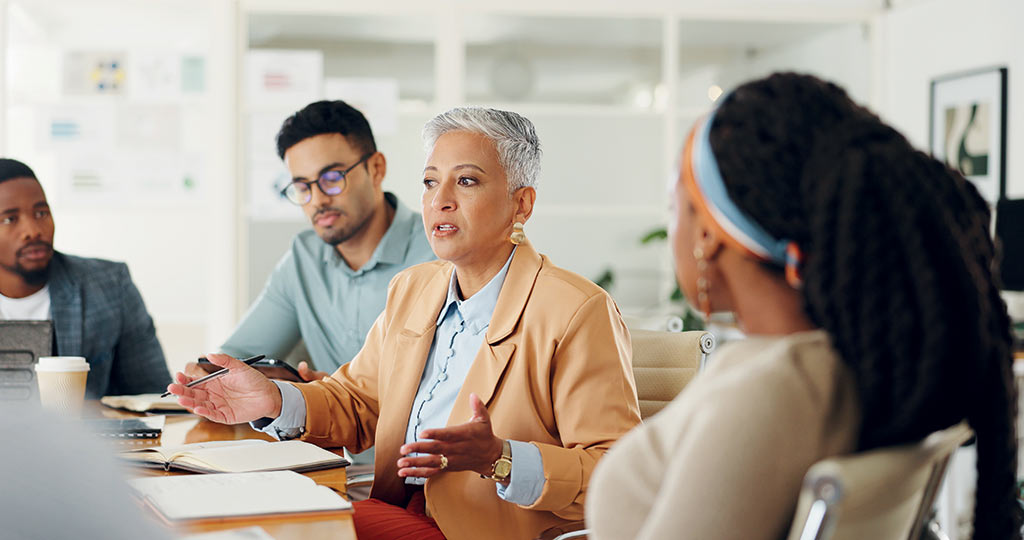 Les seniors, nouveau vivier de talents pour le travail socia...